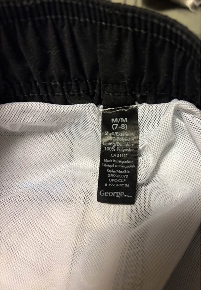 Child size medium (7/8) shark-pattern swim shorts - photo 4