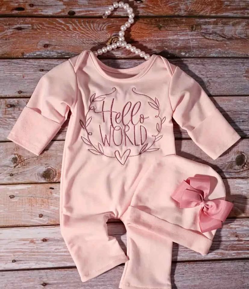 🎀 Newborn Baby Girl Outfit – $10(Washed, Never Worn) 🎀