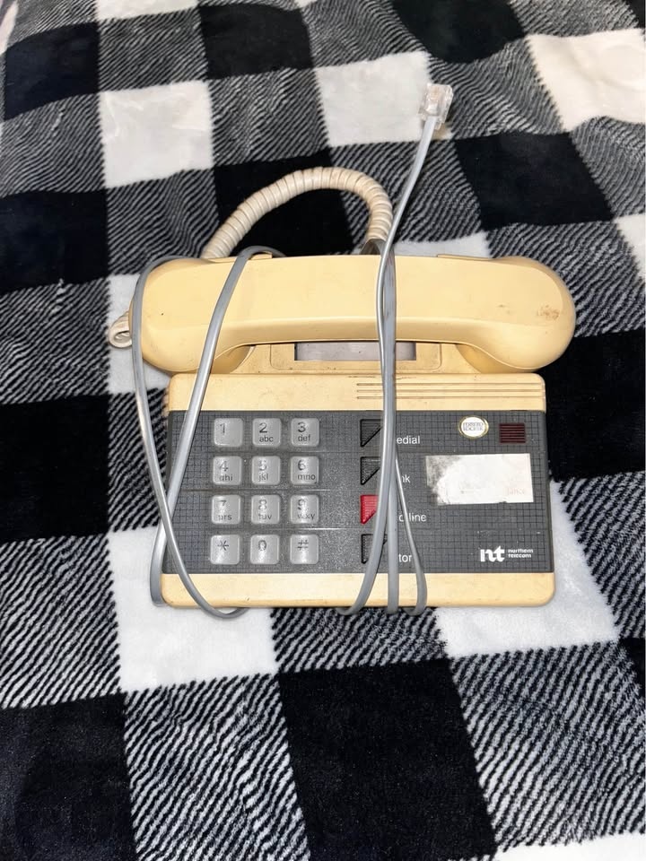 Old Telephone - photo 2