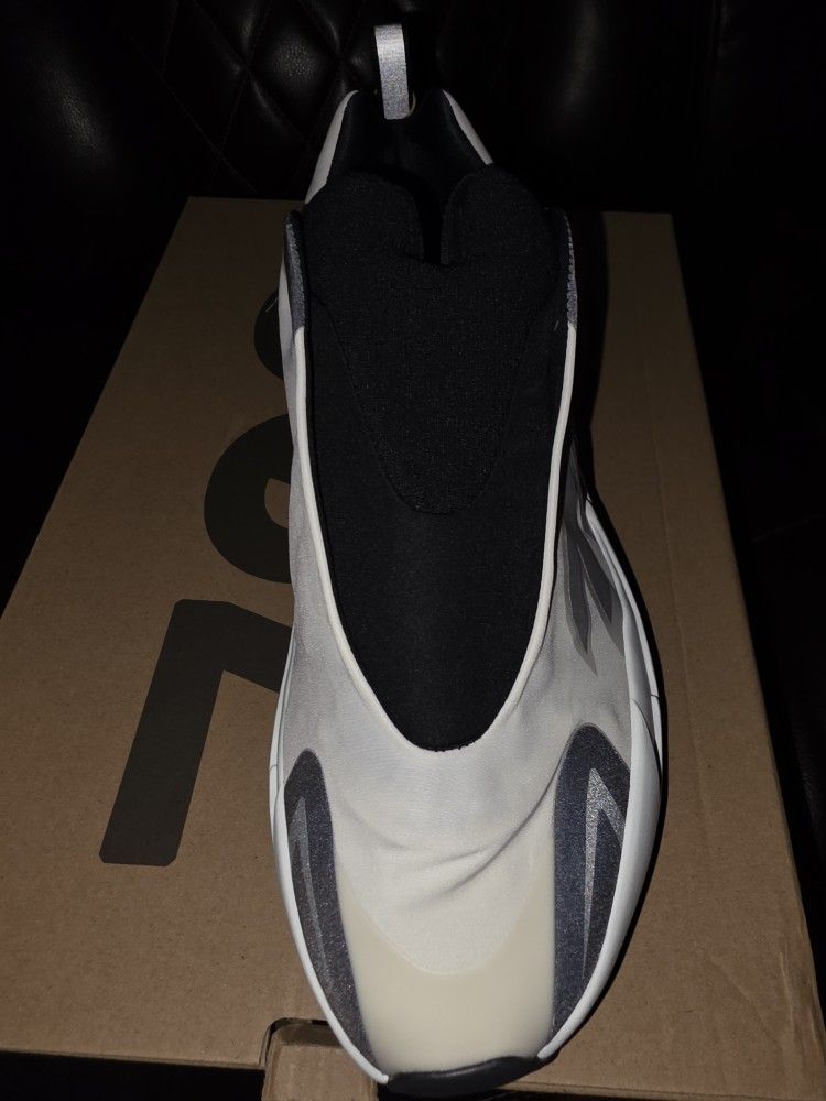Adidas Yeezy Boost 700 MNVN - photo 4