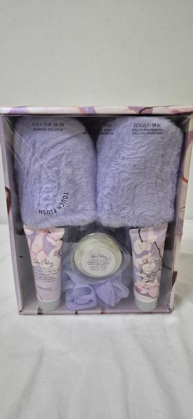 India and Purry Lavender Presecco Gift Set