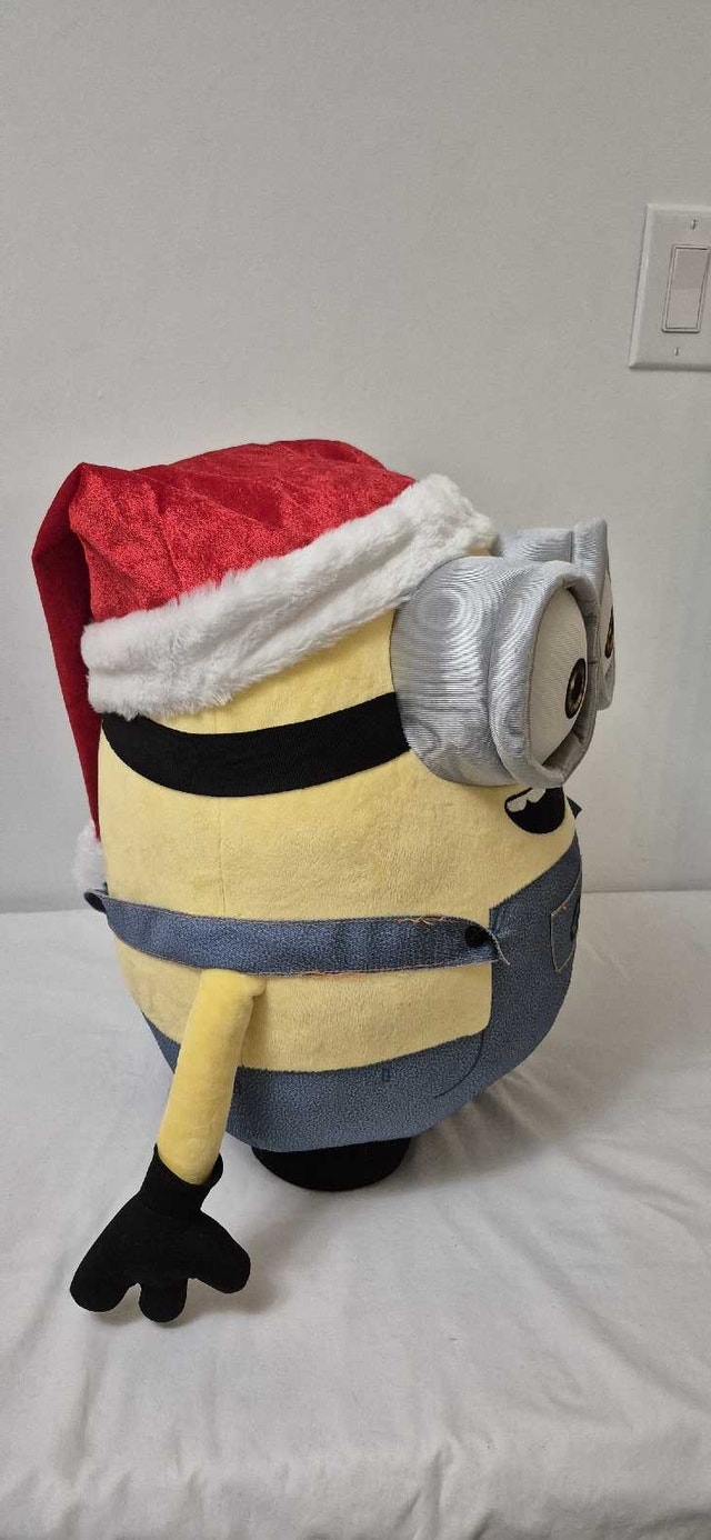 Despicable Me Minion Bob Christmas Door Greeter plush toy - photo 4