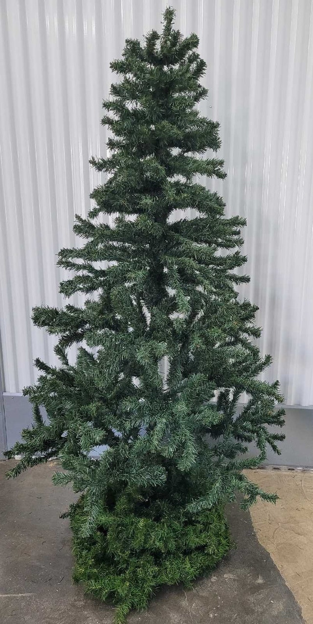 Artificial Christmas Tree with green string garlands - photo 2