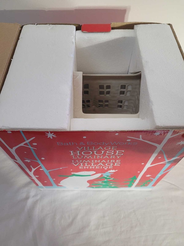 Bath & Body Works Village House Luminary - photo 2
