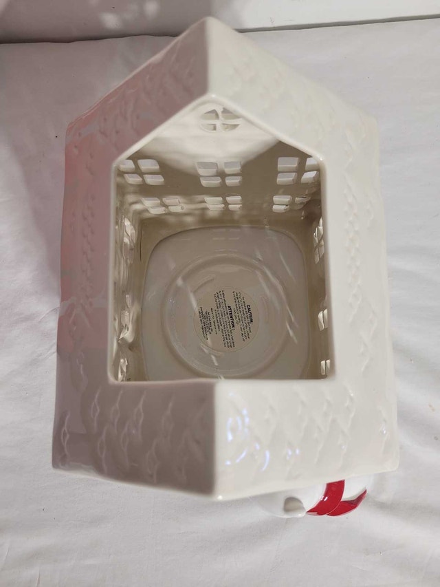Bath & Body Works Village House Luminary - photo 5