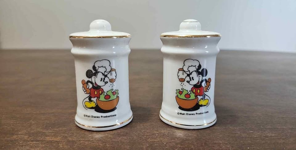 DISNEY Mickey Mouse Salt & Pepper Shakers