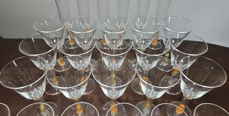 Acrylic Stemware & Cutlery - 98 pieces - photo 3