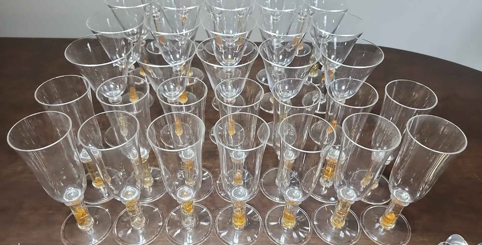 Acrylic Stemware & Cutlery - 98 pieces - photo 4