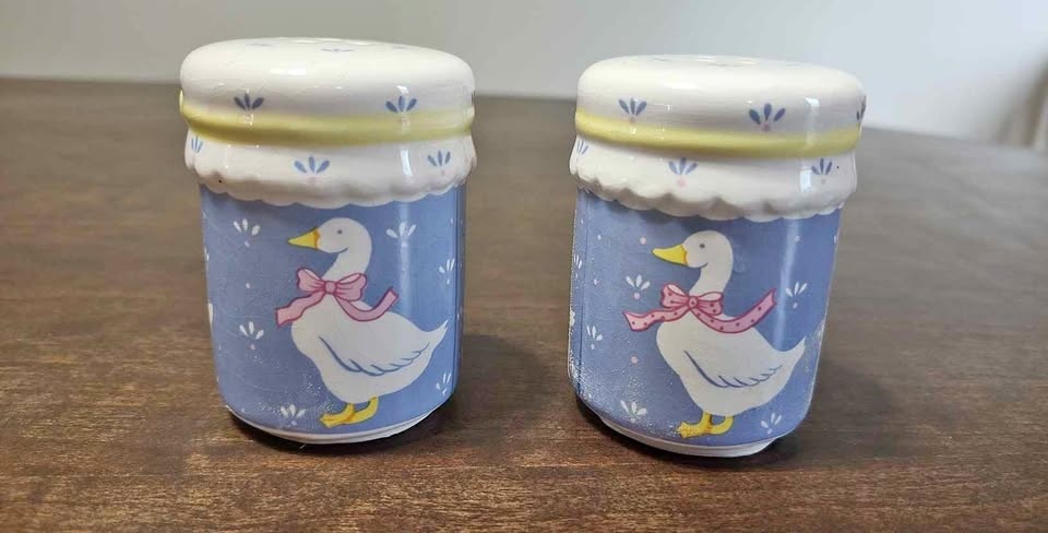 Vintage Farm Country Geese Salt & Pepper Shakers