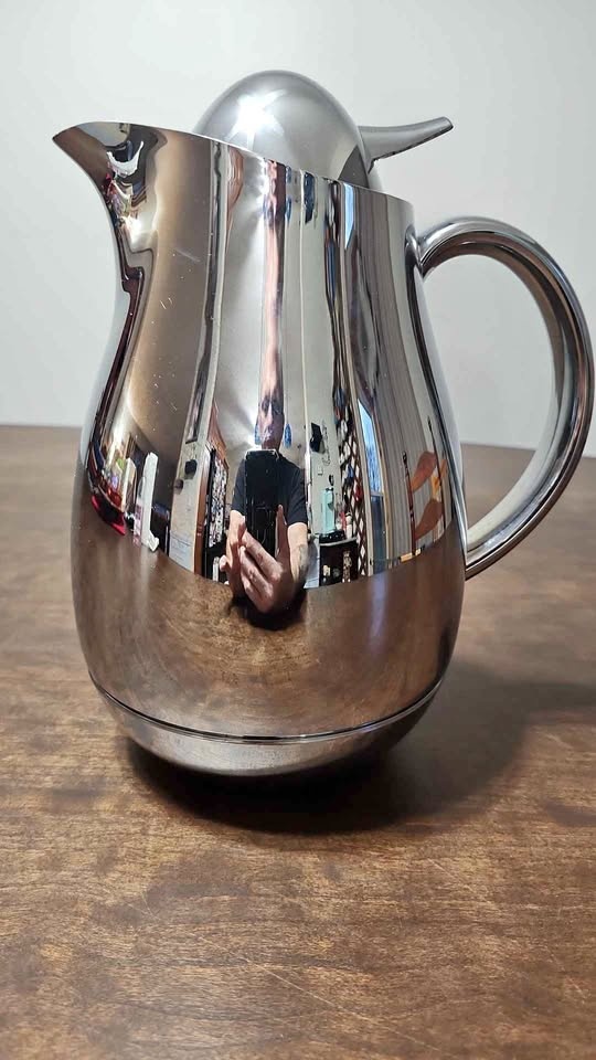 Carafe Insulated Coffee Tea Plastic Body Glass Insert 64 Oz