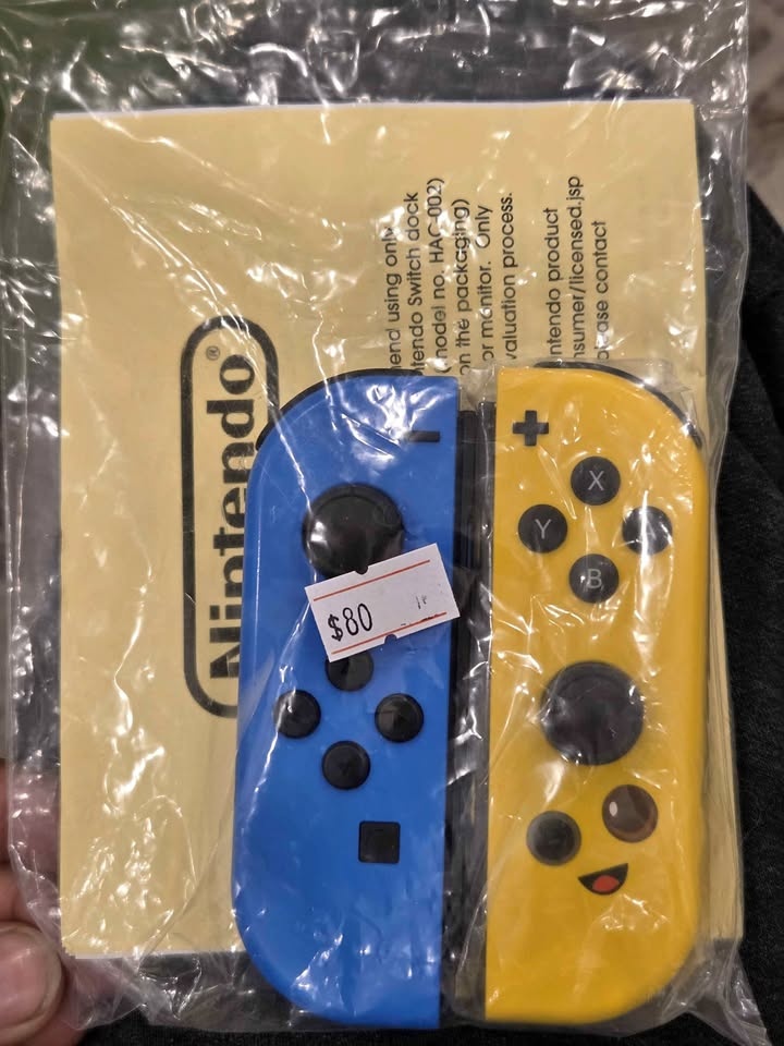 New fortnite edition Nintendo switch joycons