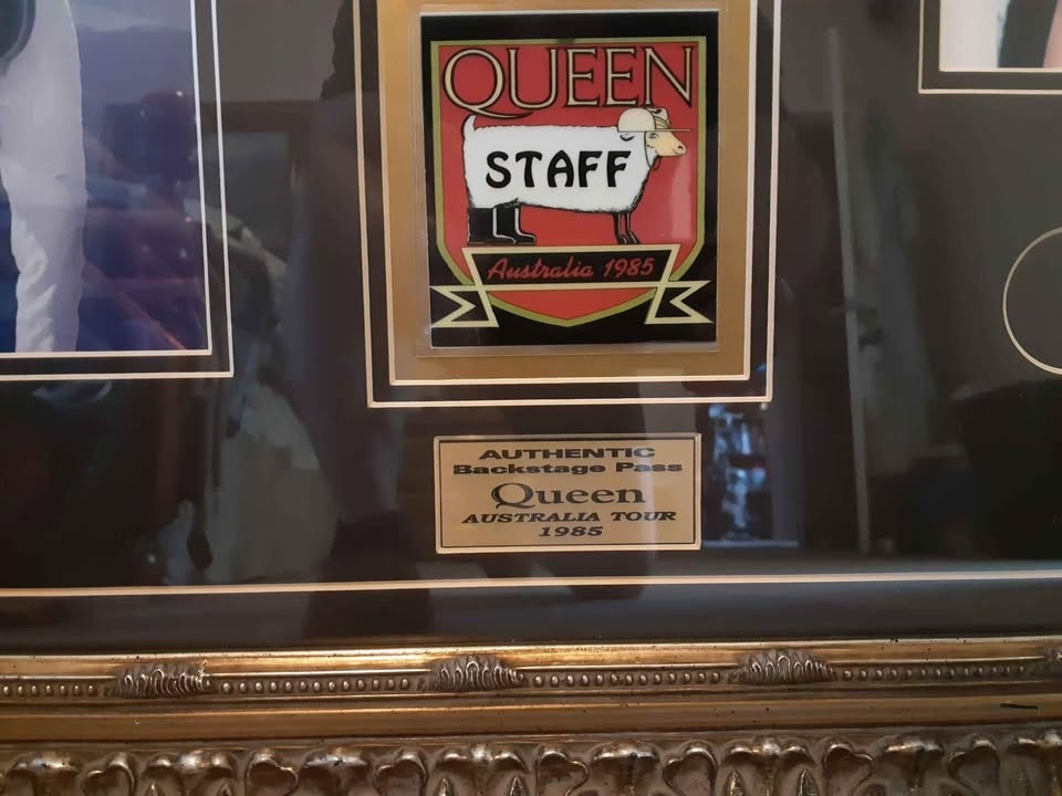 QUEEN MEMORABILIA SIGNED BY ALL MEMBERS OF QUEEN - photo 2