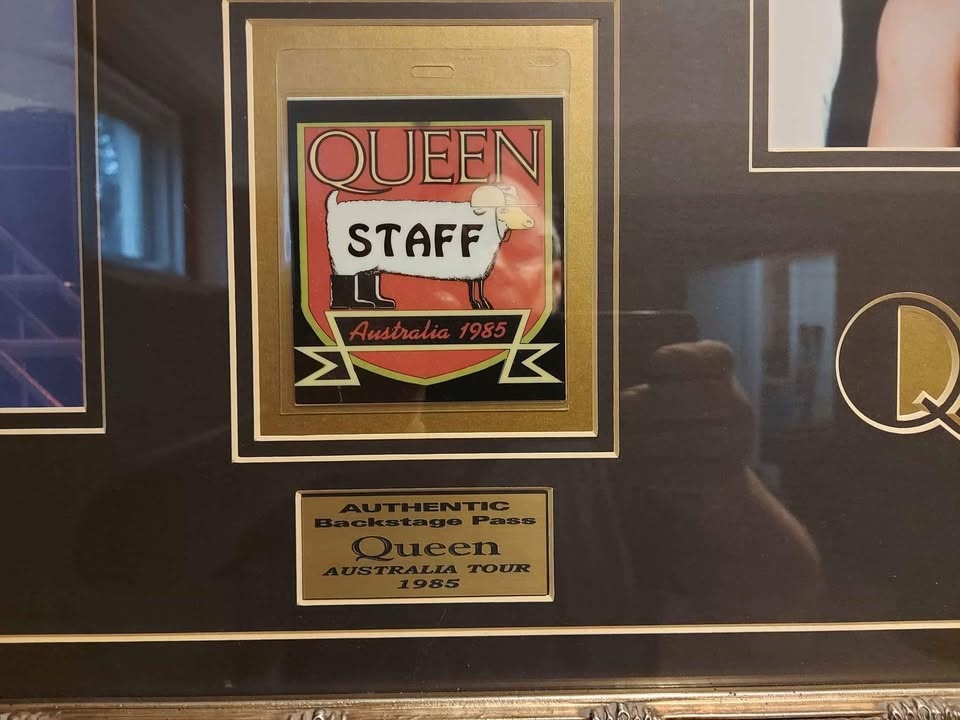 QUEEN MEMORABILIA SIGNED BY ALL MEMBERS OF QUEEN - photo 4