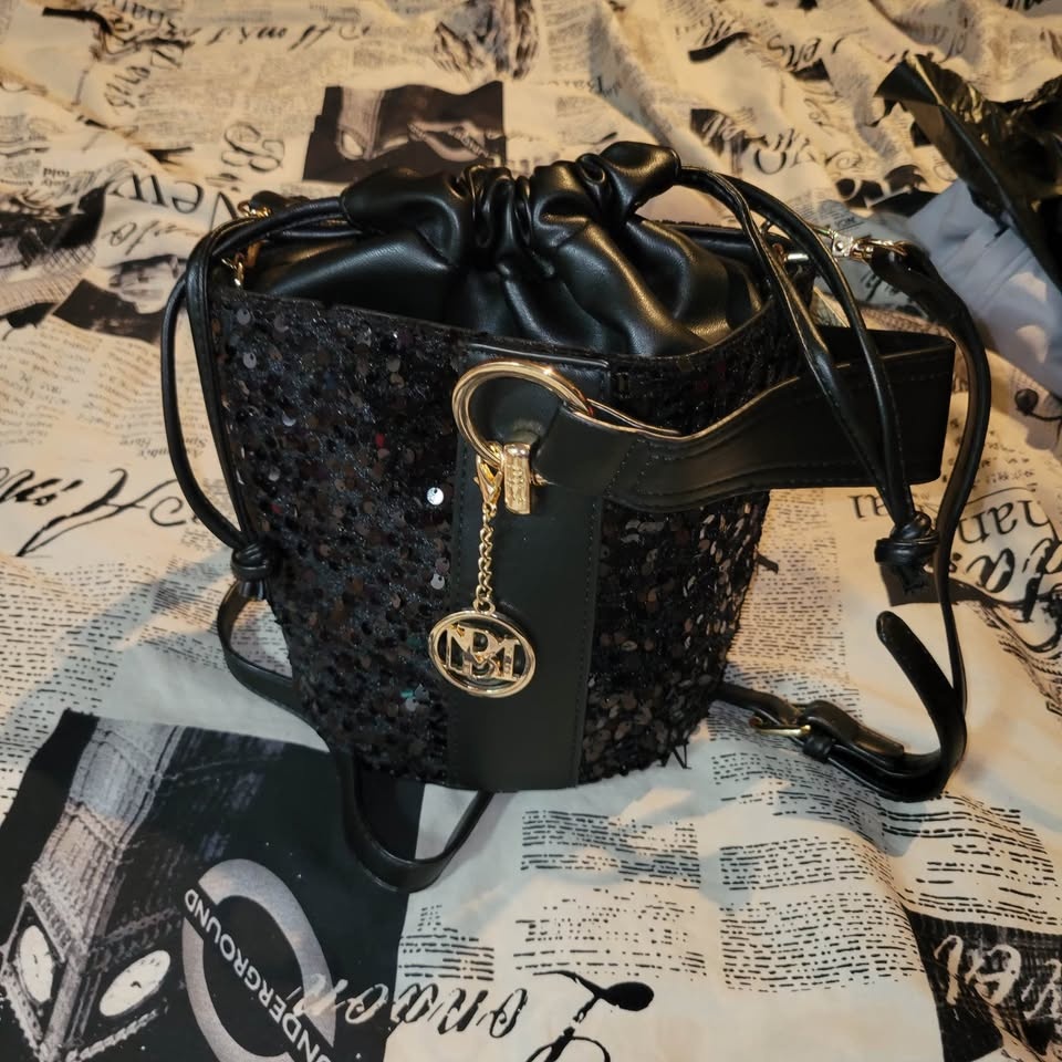 Badgley Mischka Black sequins bucket bag - photo 2