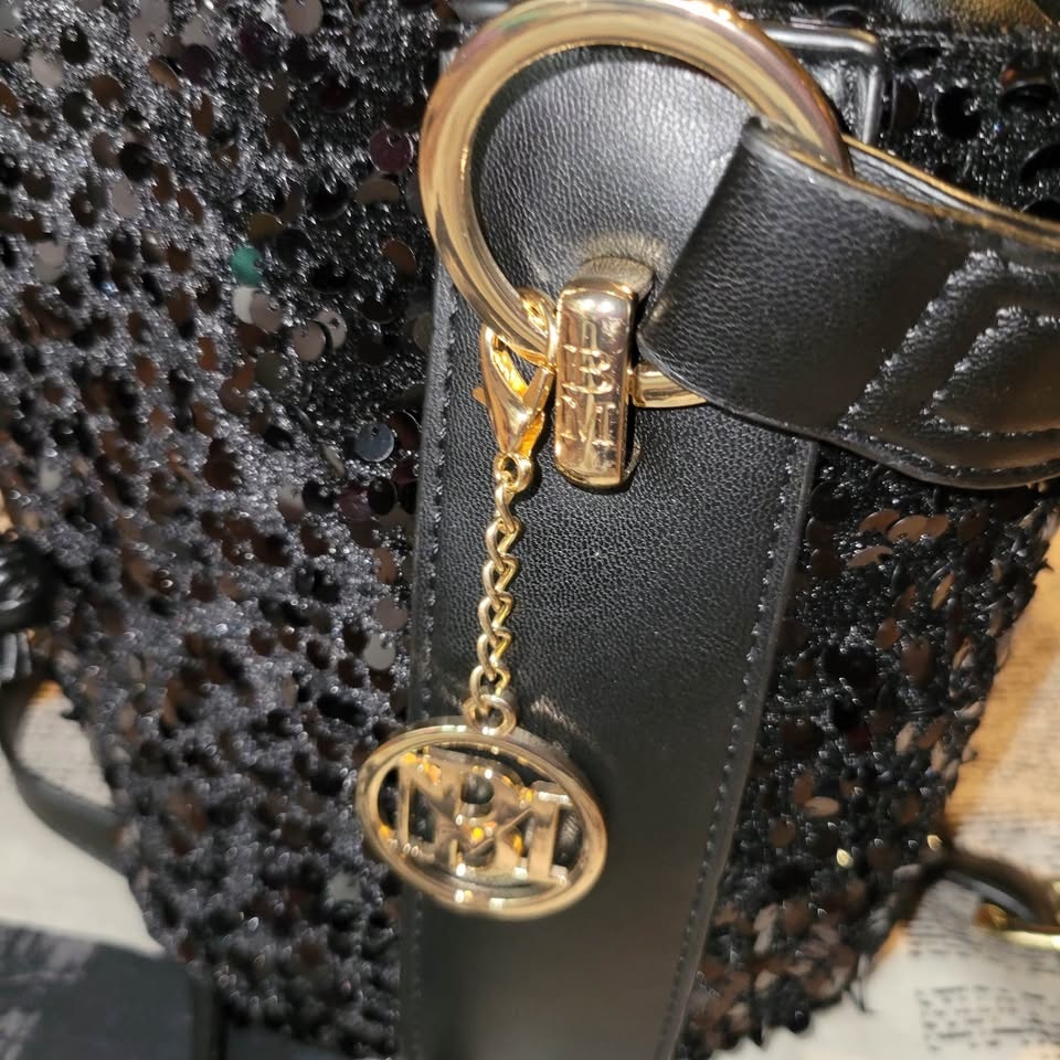 Badgley Mischka Black sequins bucket bag - photo 3