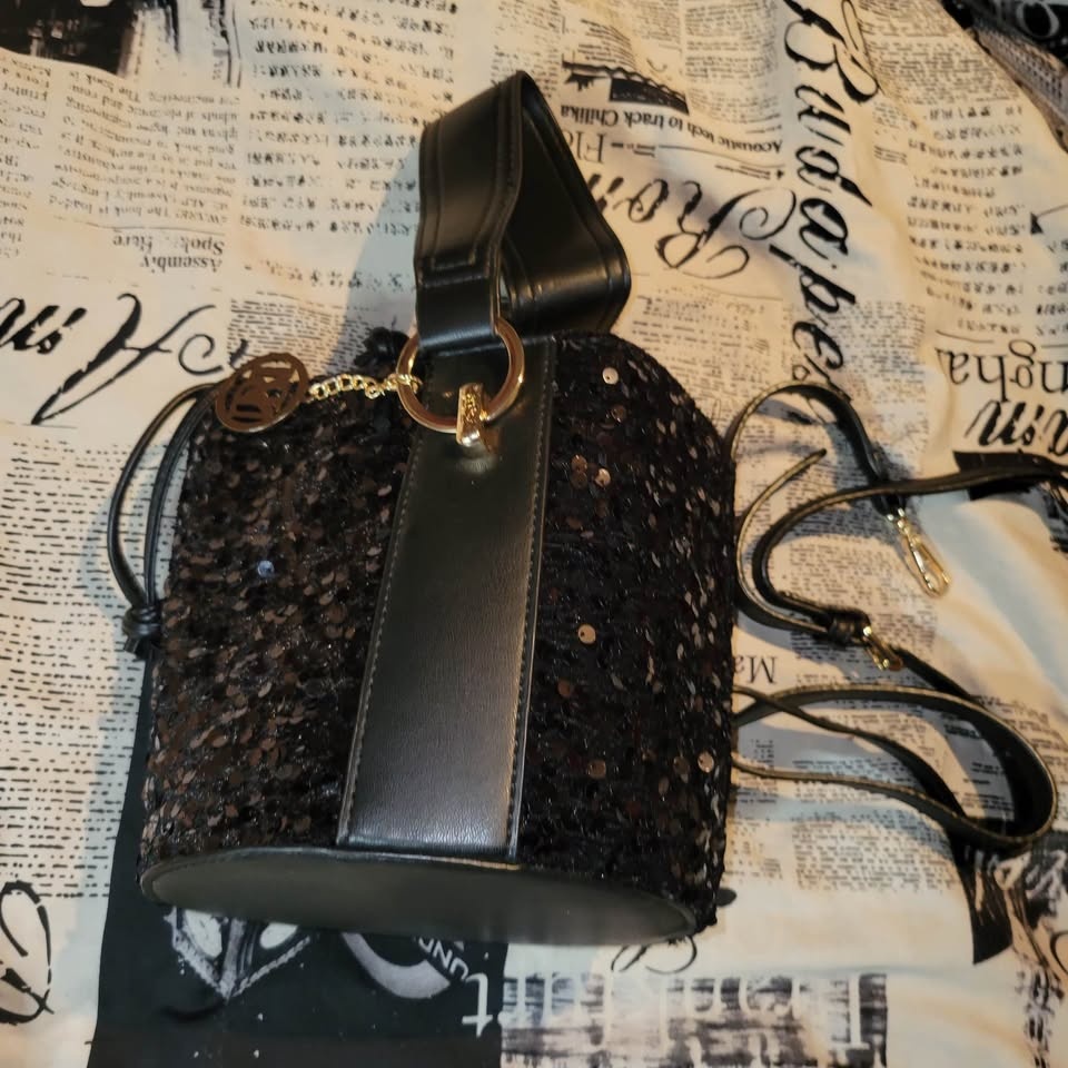 Badgley Mischka Black sequins bucket bag - photo 4