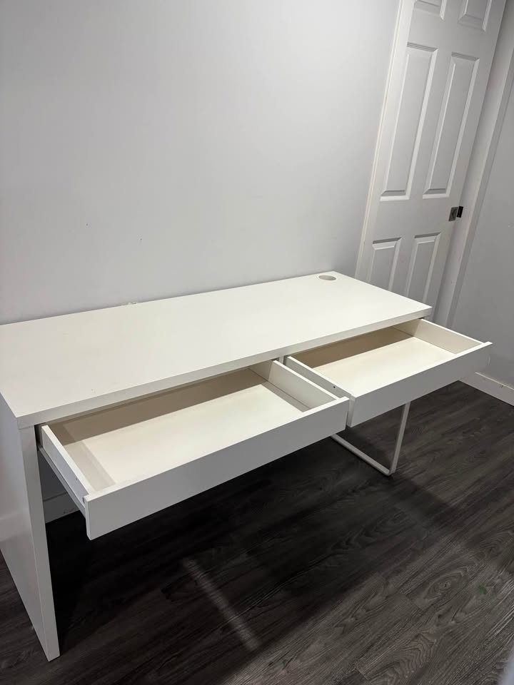 IKEA Micke desk - photo 4