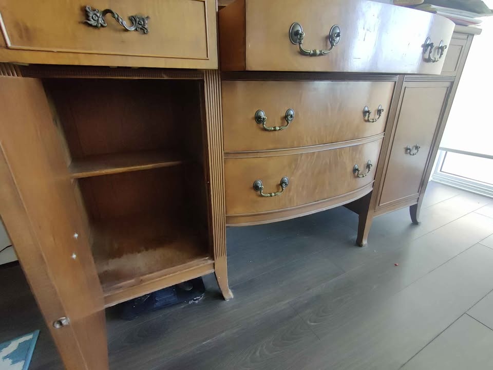 Antique Hardwood Buffet Hutch / Dresser - photo 4
