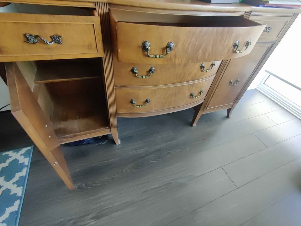 Antique Hardwood Buffet Hutch / Dresser - photo 5