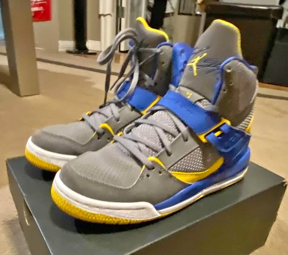 Jordan Flight 45 Laney Youth size 7.5 thumbnail