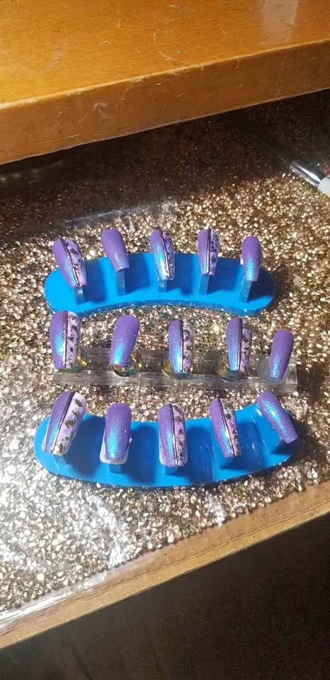 UV Queen Pre-Made/Customizable Gel Press On Sets
