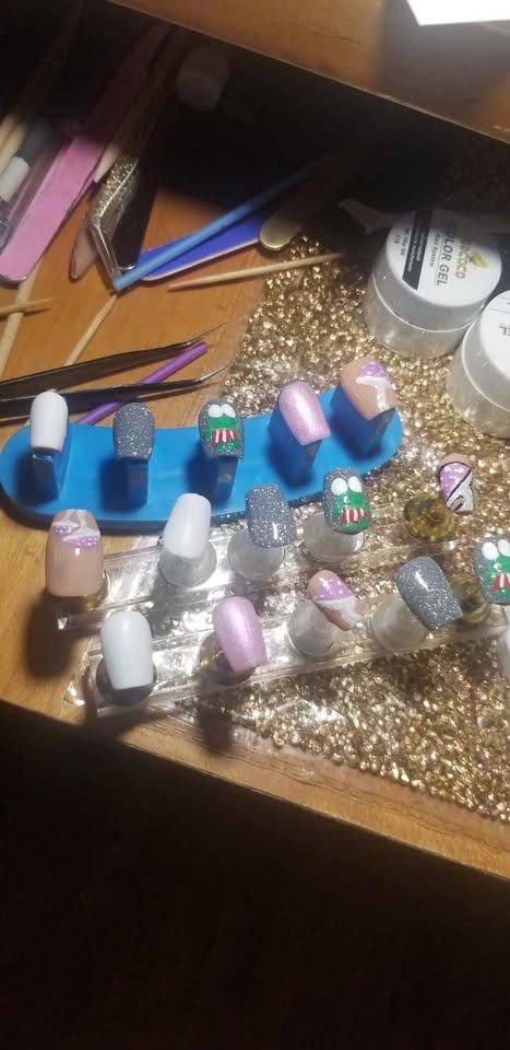 UV Queen Pre-Made/Customizable Gel Press On Sets - photo 4