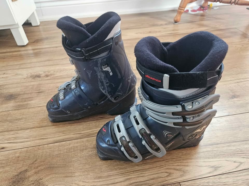 Nordica Junior Ski Boots – Size 24 / 24.5 - photo 3