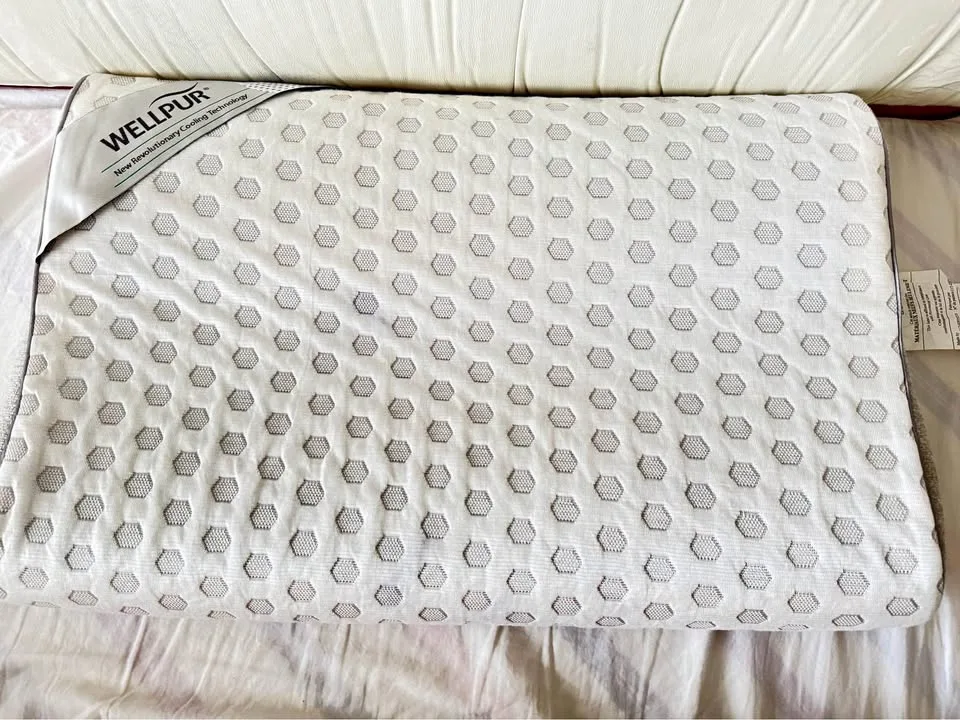 Wellpur Gel Memory Foam Pillow with Ice-cooling thumbnail