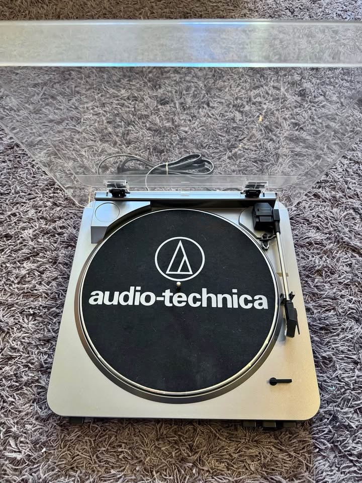 Audio Technica AT-LP60 Record Player - photo 3