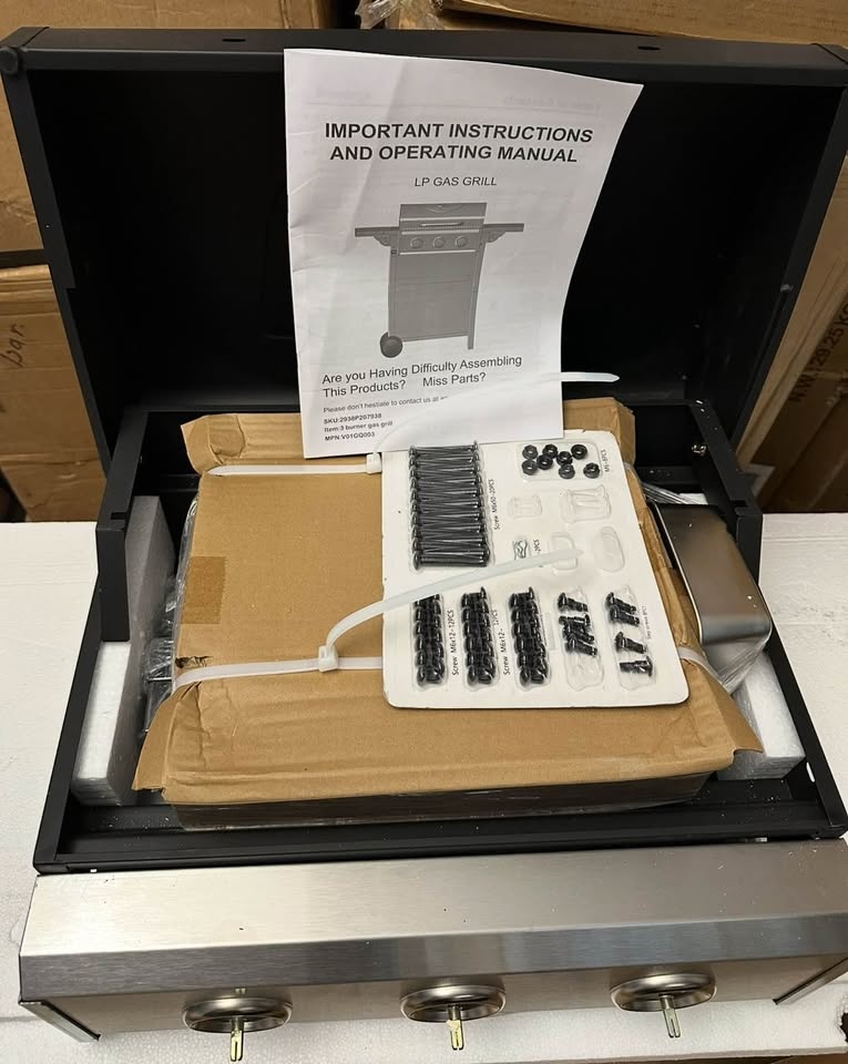 3 Burner Propane Gas Barbecue Grill - photo 2