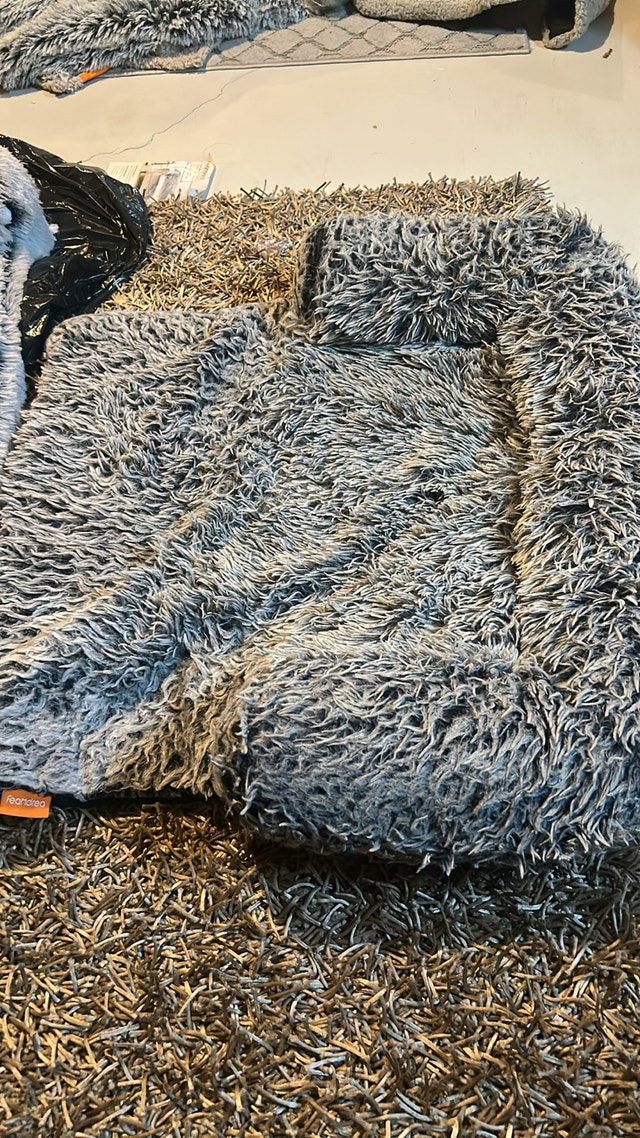 New Furhaven Pet Bed/ Blanket
