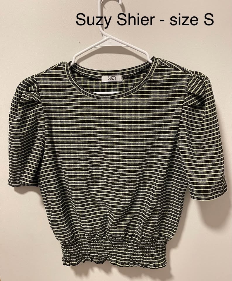 Various women’s shirts and tops for sale! - photo 2