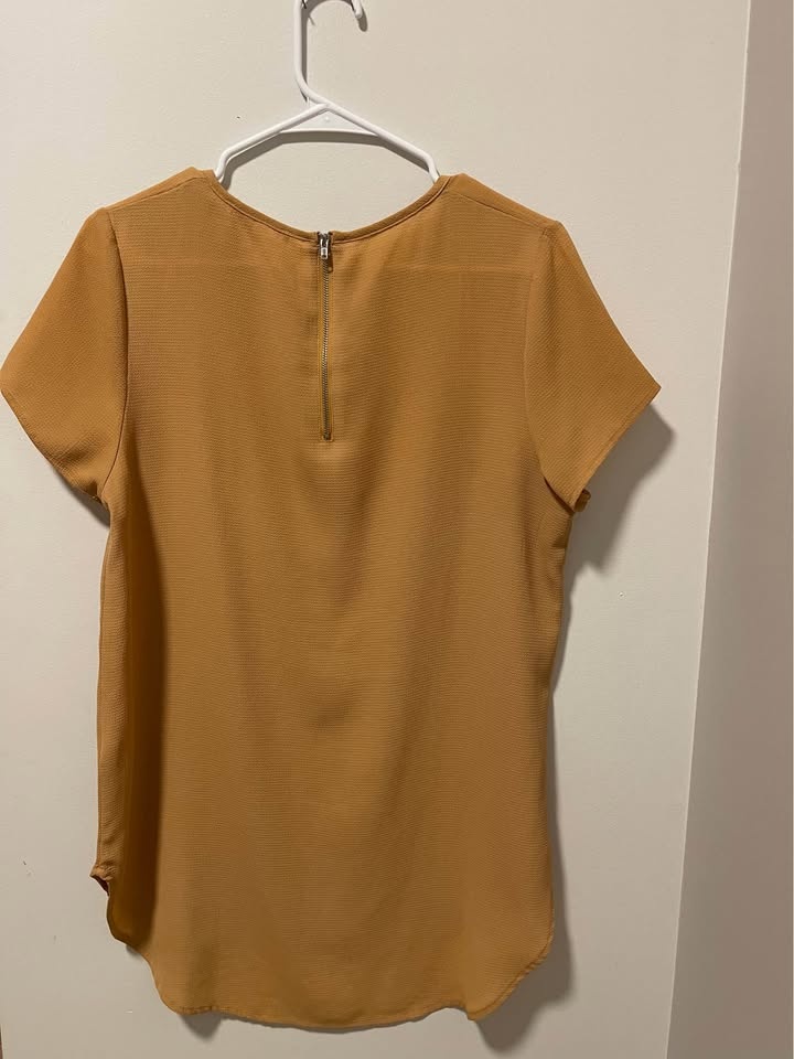 Various women’s shirts and tops for sale! - photo 3