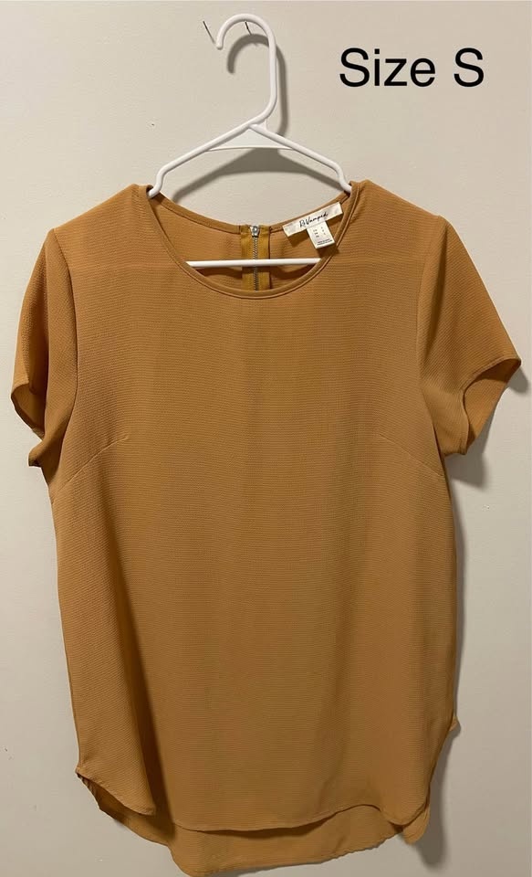 Various women’s shirts and tops for sale! - photo 4