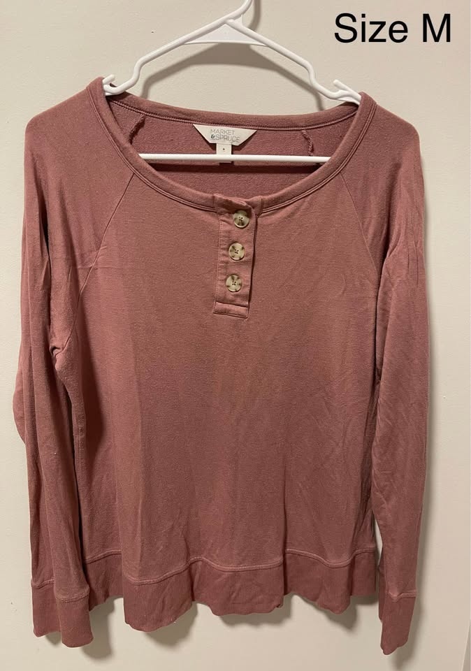 Various women’s Tops for sale! - photo 2