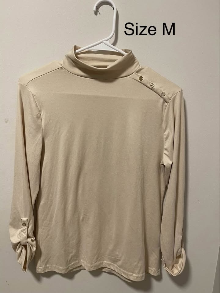 Various women’s Tops for sale! - photo 5