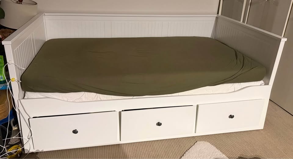 Ikea Daybed with 3 drawers/2 mattresses, white - photo 3