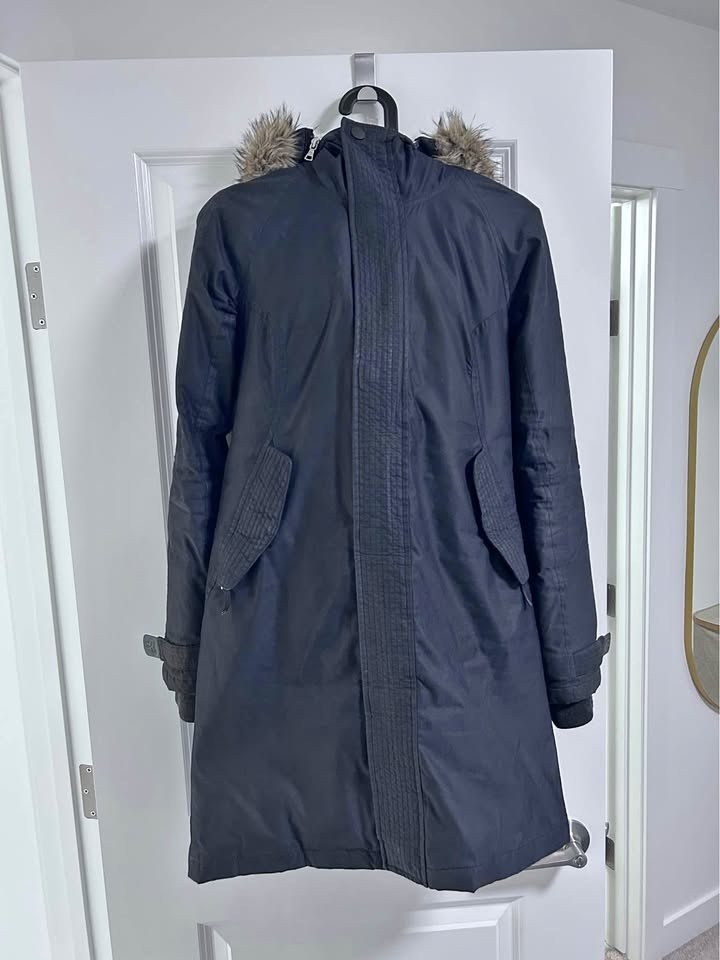 Aritzia TNA Summit Parka - XS