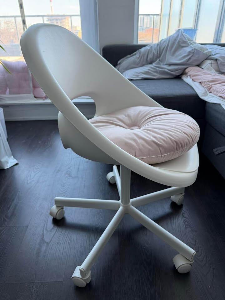 Desk chair with cushion - photo 2