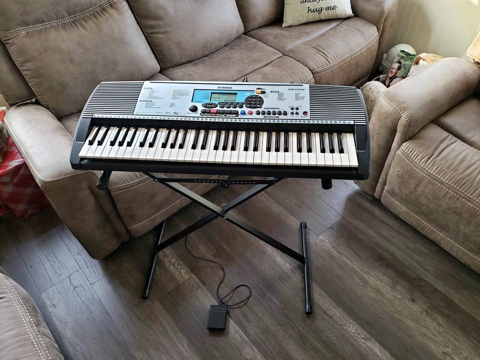 Yamaha Keyboard PSR-225GM