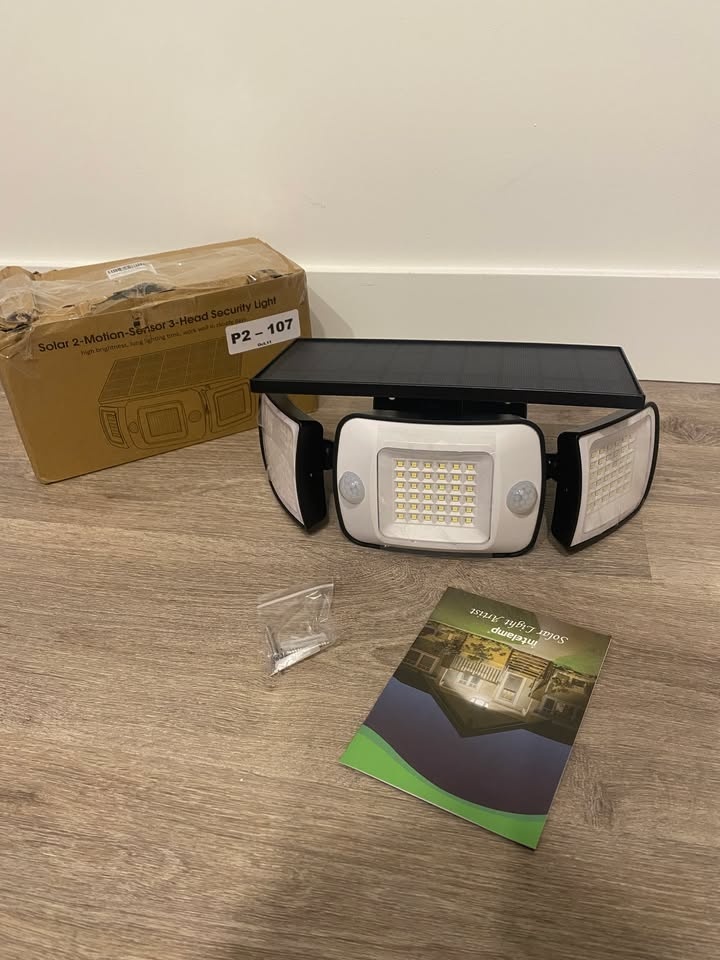 Solar Motion Sensor Light – 6000mAh, 3 Adjustable Heads - photo 2