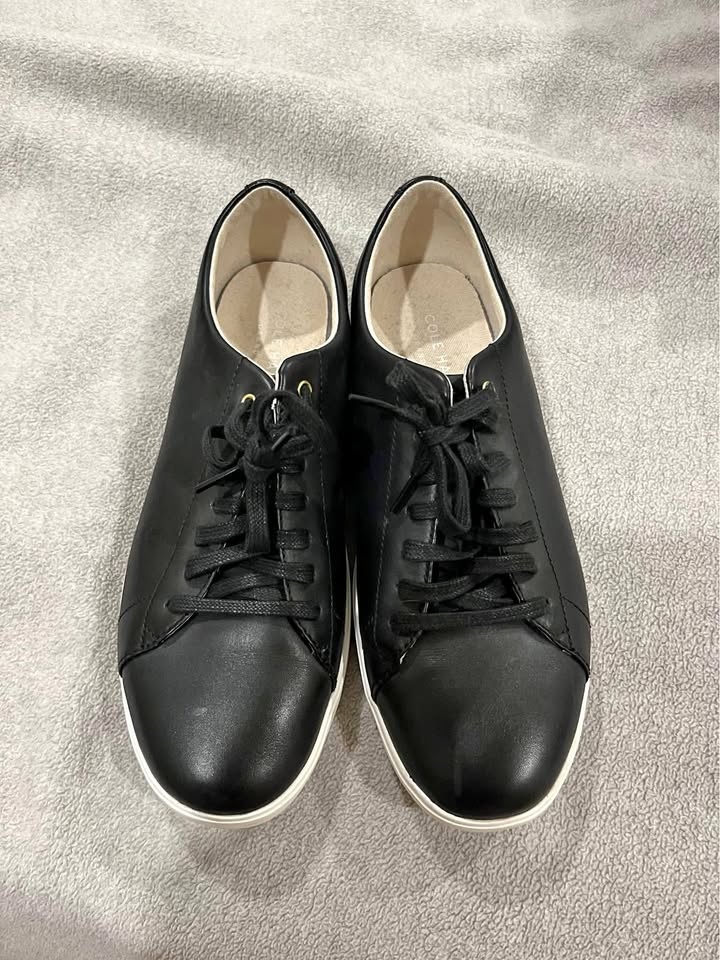 EEUC women’s Cole Ha-n Grand leather sneakers- size 11B