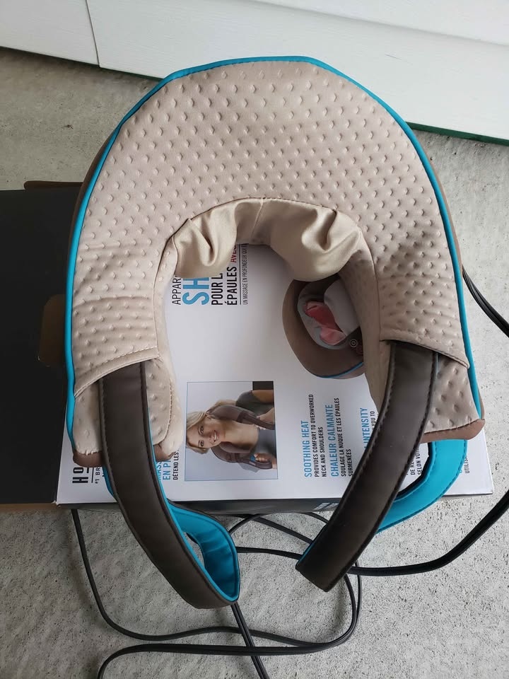 Shiatsu neck & shoulder massager with heat - photo 5