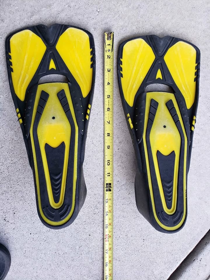 DeepBlue swimming paddles fins