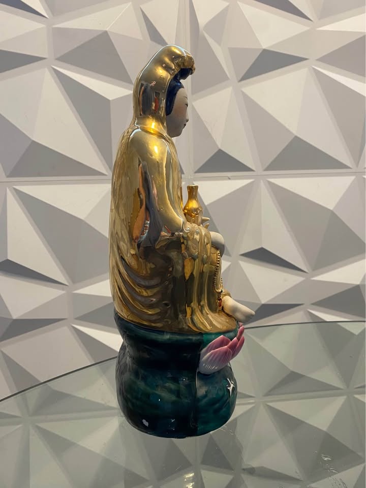 Statue of Guanyin - photo 2