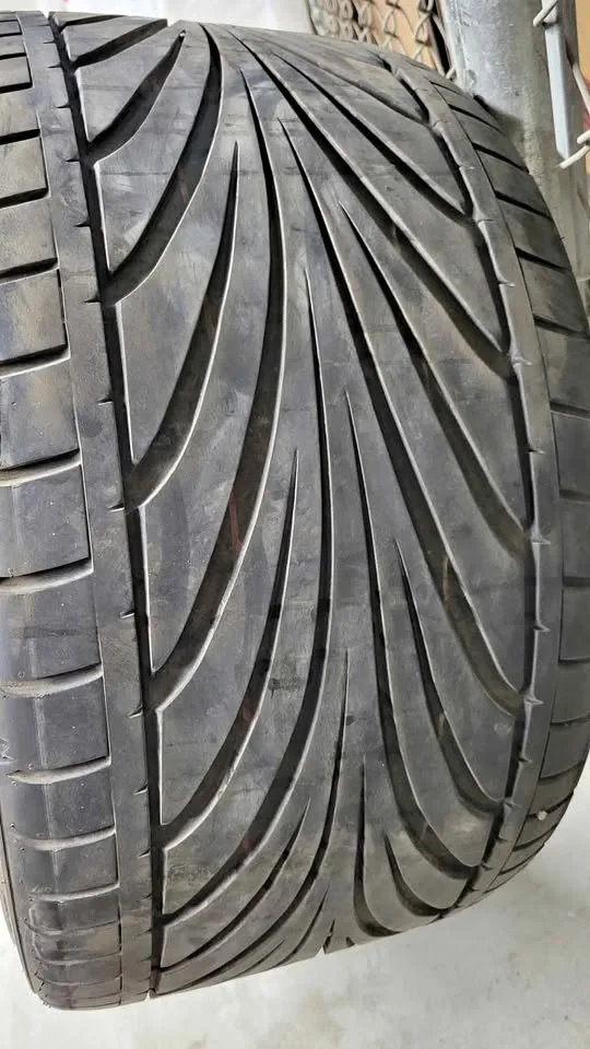 One 305/25/20 Toyo Proxes TR1 90% thread thumbnail
