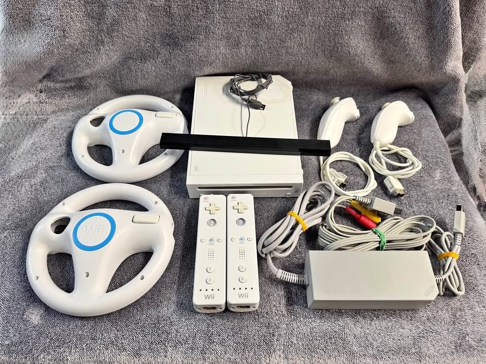 Complete WII console 2 players package