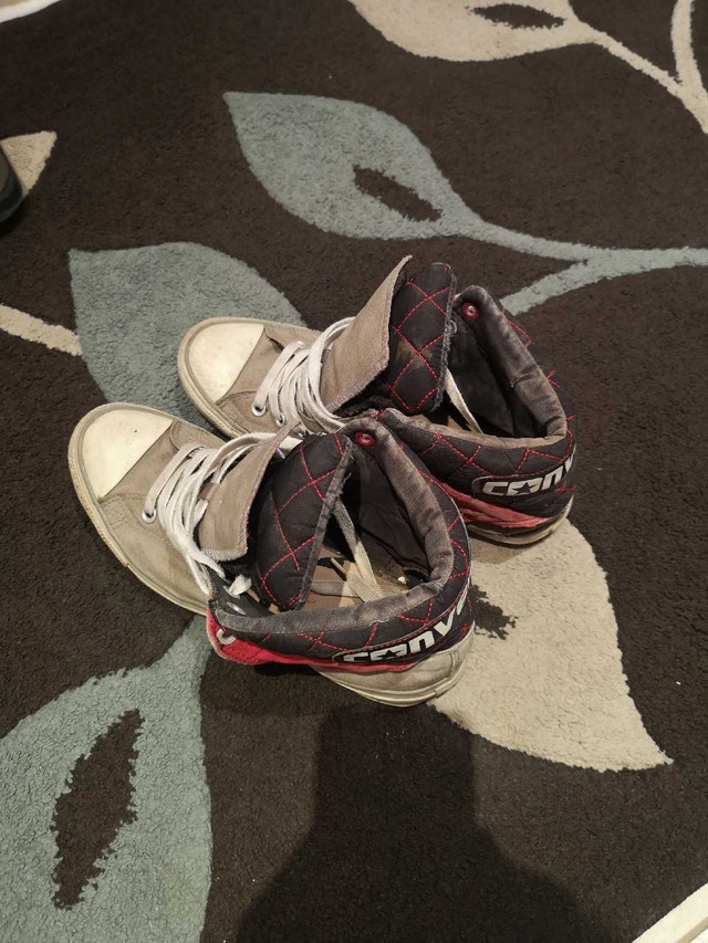 Converse All Star Shoes – Size 10 – Clean & Stylish