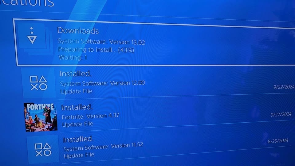 PS4, 500GB, 2 Controllers & Games - photo 3