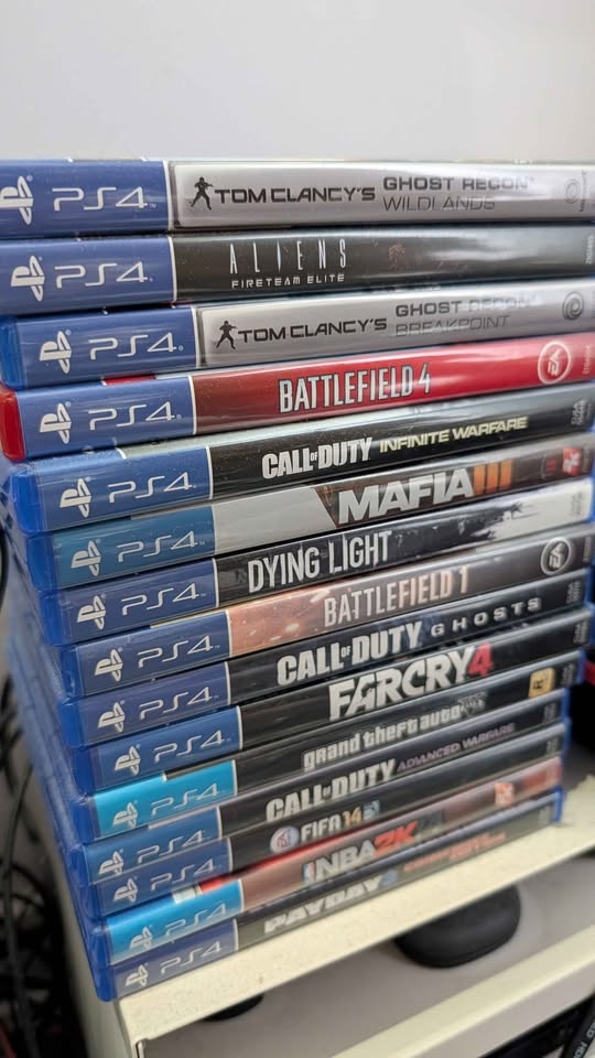 PS4, 500GB, 2 Controllers & Games - photo 4